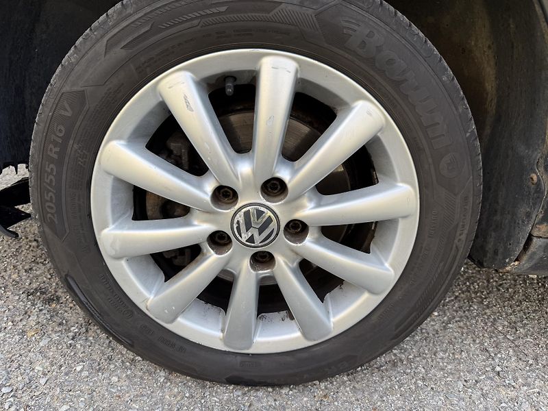 Volkswagen Touran 2,0TDI - fotka 19 z 20