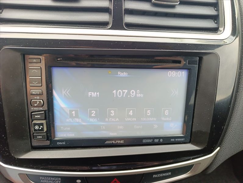 Mitsubishi ASX 1,6 DI-D 4x4 Kamera Navigace - fotka 32 z 37