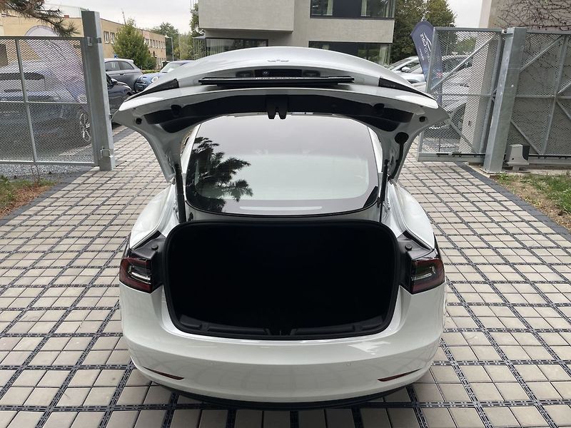 Tesla Model 3 Standart Range Plus LFP - fotka 36 z 40