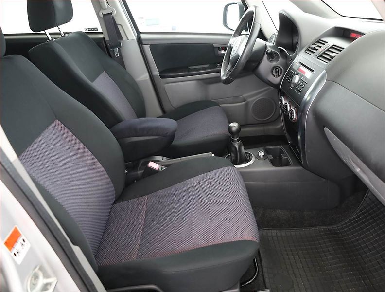Suzuki SX4 (2007) 1.6 VVT, 4X4, Vyhř. sedaček - fotka 7 z 13