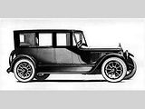 Packard byl před válkou značkou, která vyráběla největší počet luxusních vozů v USA. Slavné jsou především její vidlicové dvanáctiválce Twin Six