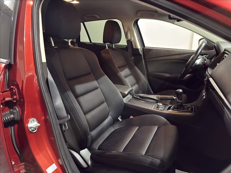 Mazda 6 2,2   D 129 kW SPORT BOSE 1.MA - fotka 29 z 43