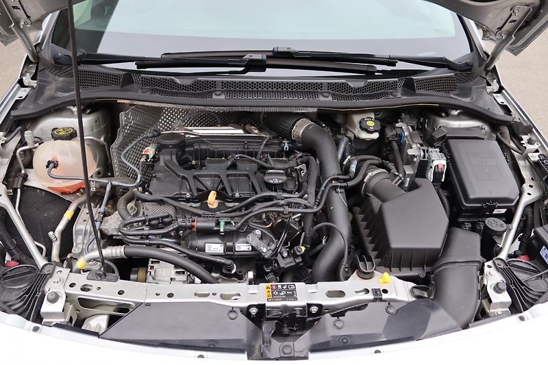 Opel Astra SPORTS TOURER+ 1.2 81kW - fotka 50 z 50