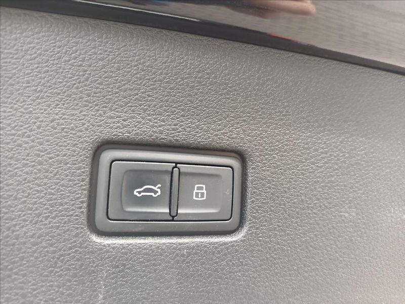 Audi Q8 3,0 TDI,210KW,S-line,1MAJ,LED, - fotka 21 z 37