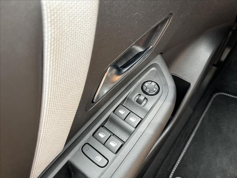 Citroën C4 1,2   MAX EAT8 - fotka 22 z 23