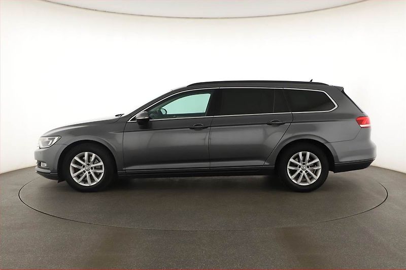 Volkswagen Passat (2016) 2.0 TDI, Serv.kniha, Navi - fotka 3 z 18