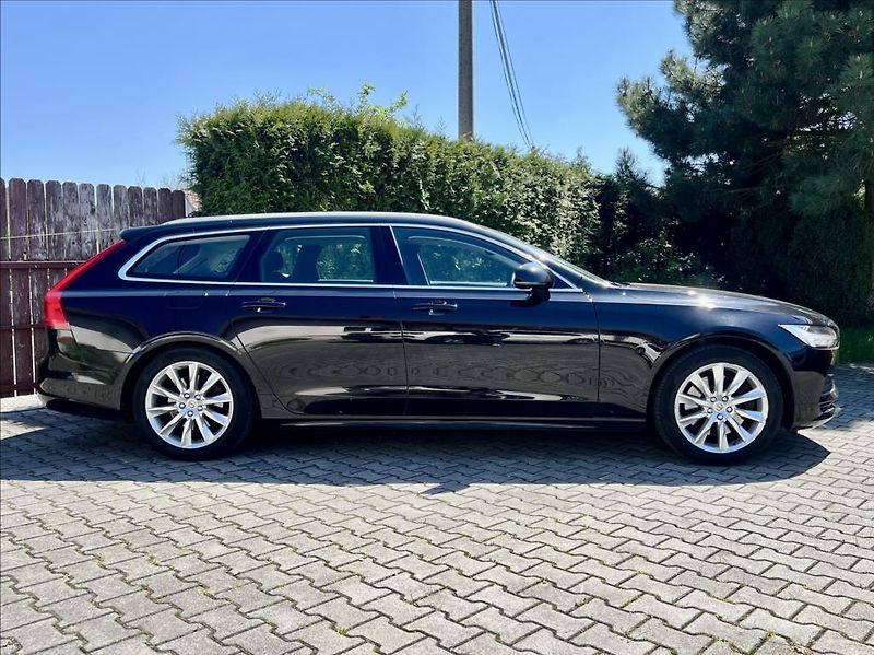 Volvo V90 2,0 T4 Drive-E R-Design Auto - fotka 7 z 48