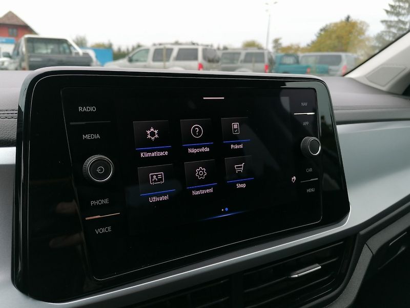 Volkswagen T-Roc (2022) 1.5 TSi 110kW DSG ACC - fotka 21 z 30