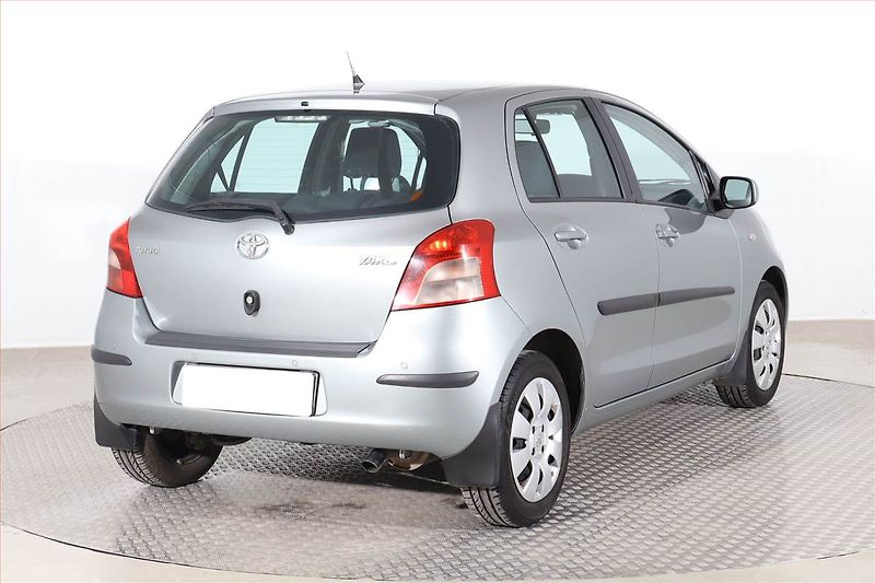 Toyota Yaris (2007) 1.3 VVT-i, Automat - fotka 5 z 17