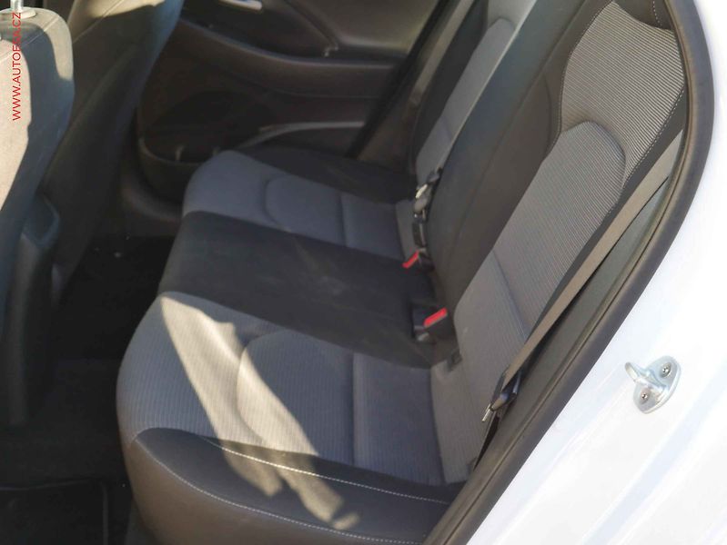 Hyundai i30 (2018) 1.0 T-GDI, ČR, STK3/28, AC - fotka 10 z 14