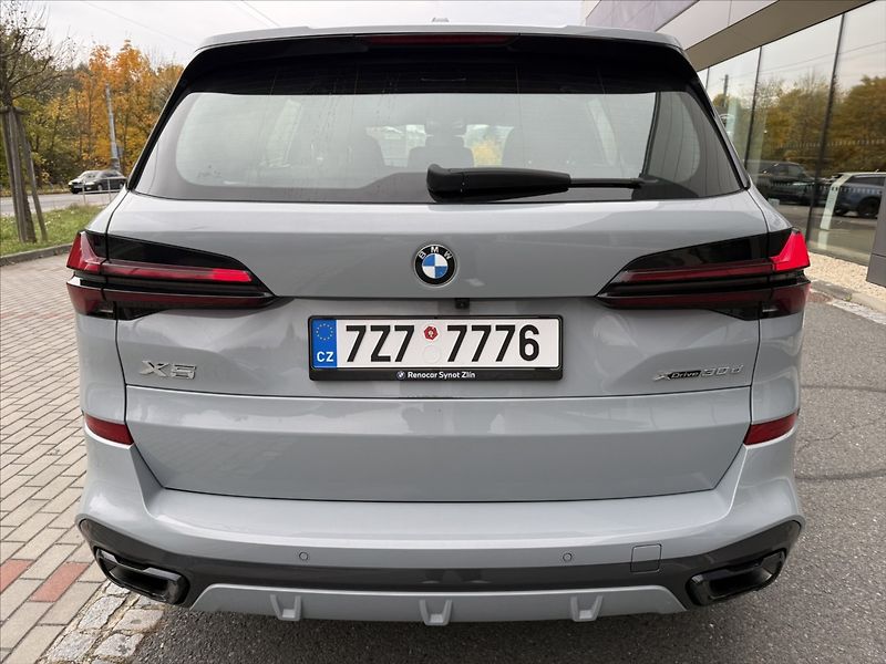 BMW X5 3,0 30d xDrive - fotka 9 z 36