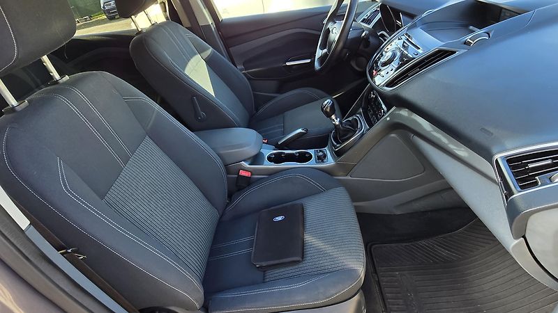 Ford Grand C-MAX 1.6 16V TITANIUM 7MÍSTNÝ  - fotka 24 z 42