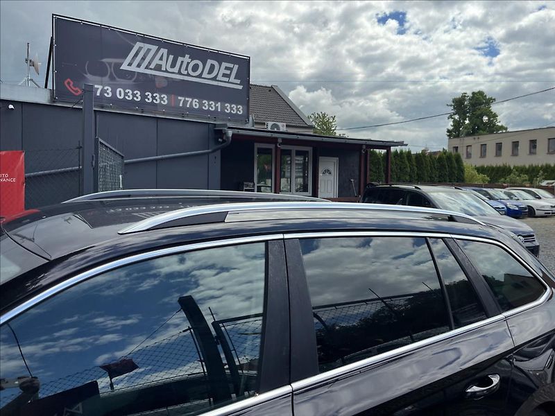 Škoda Superb 2,0 TDi DSG  NAVI BIXEN ACC AL - fotka 43 z 50