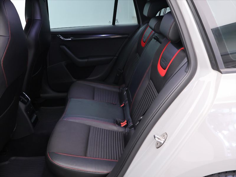 Škoda Octavia 2,0 TDI 135kW DSG RS CZ Maxton - fotka 14 z 26