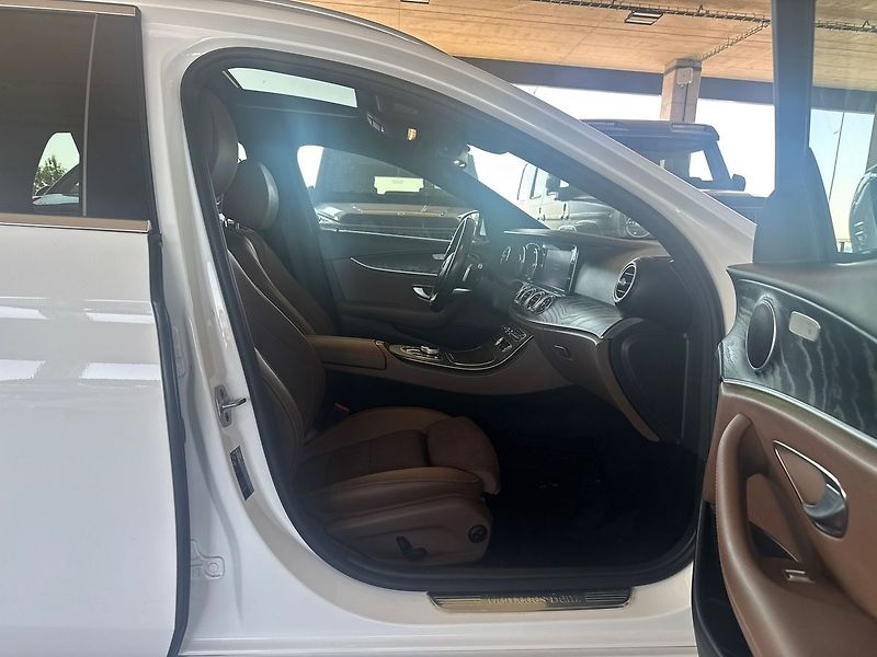 Mercedes-Benz Třídy E 300d - fotka 19 z 21