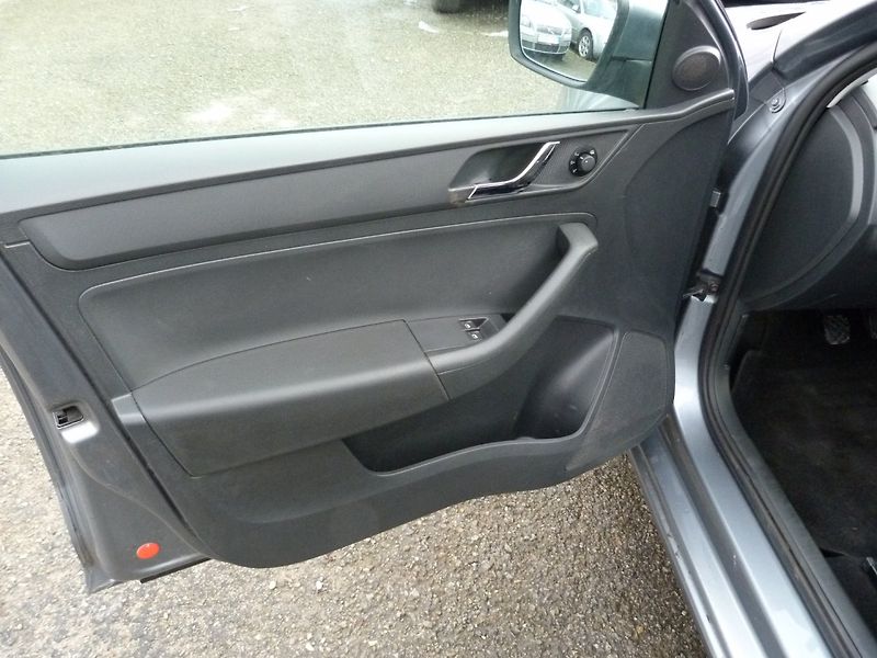 Škoda Rapid 1.2 Tsi 1 majitel, serviska - fotka 10 z 19