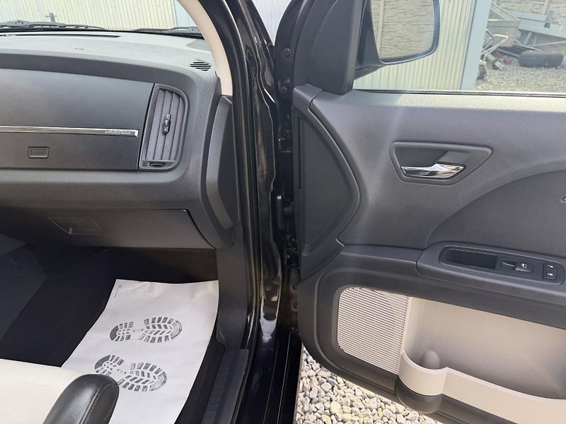 Dodge Journey 2.0CRD KLIMA NAVI KŮŽE AUTOMAT - fotka 118 z 148
