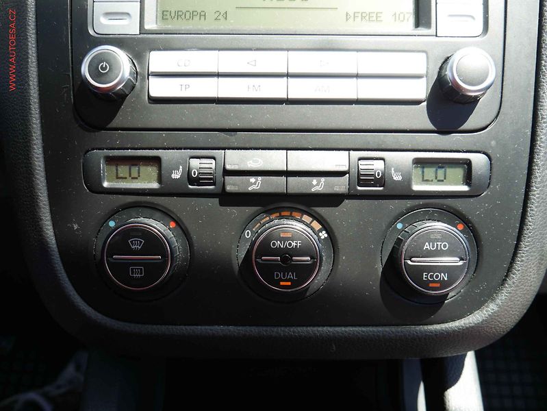 Volkswagen Golf (2006) 1.4TSi, Výhřev sed, temp - fotka 15 z 17