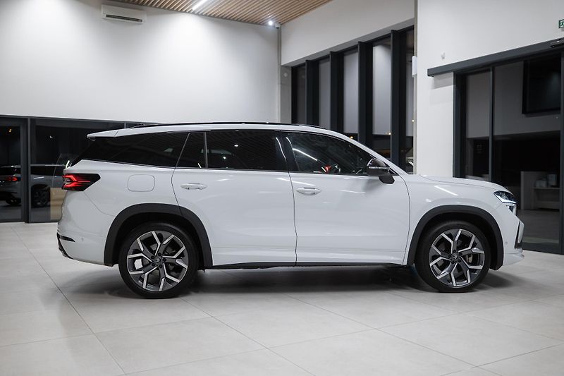 Škoda Kodiaq (2025) SPORTLINE TDI 142Kw 4x4 TAŽNÉ  - fotka 4 z 46