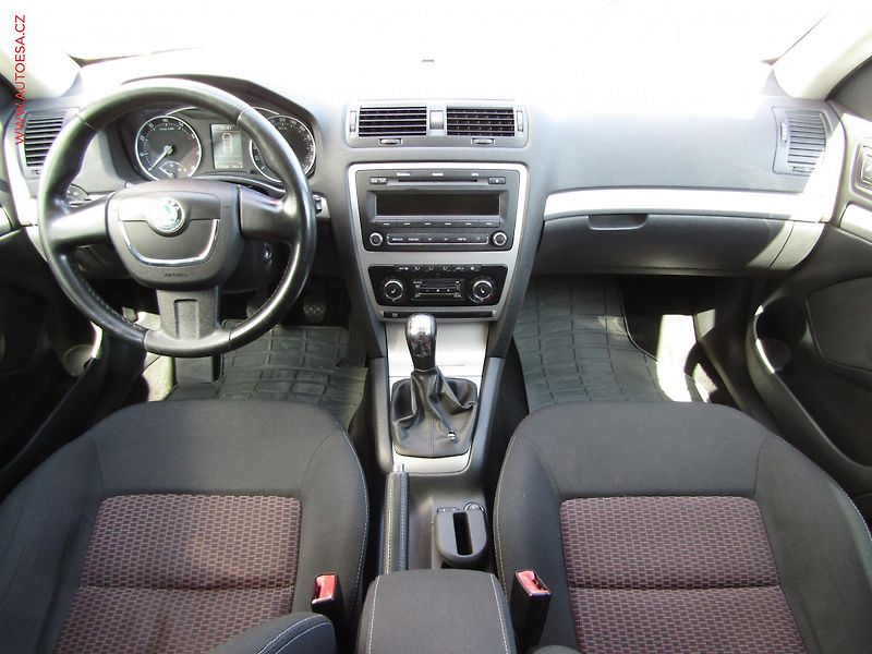 Škoda Octavia (2009) 1.4 TSi, ČR, Elegance - fotka 8 z 15