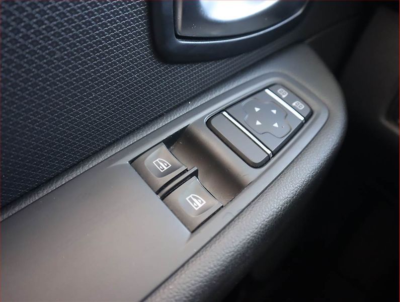 Renault Clio (2018) 1.2 16V, Tempomat - fotka 13 z 17