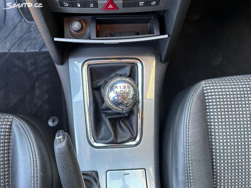 Peugeot 407 (2003) 2.2i, 116kw Původ ČR - fotka 18 z 19