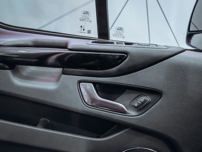 Ford Tourneo Custom 2.0TDCi Titanium AT 125 kW L2 - fotka 10 z 27