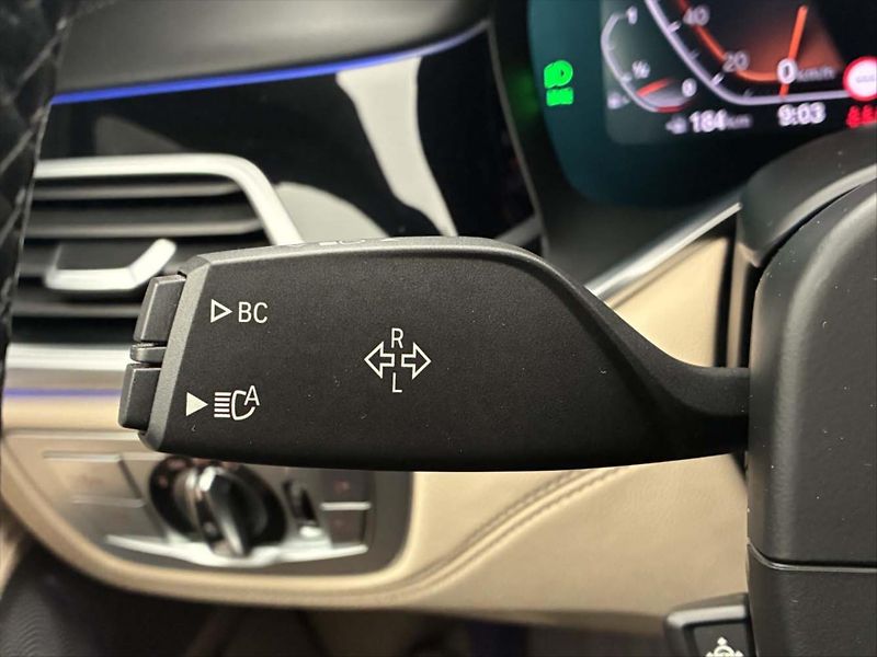 BMW Řada 7 4,4 390kW 750Li xDrive CZ - fotka 23 z 39