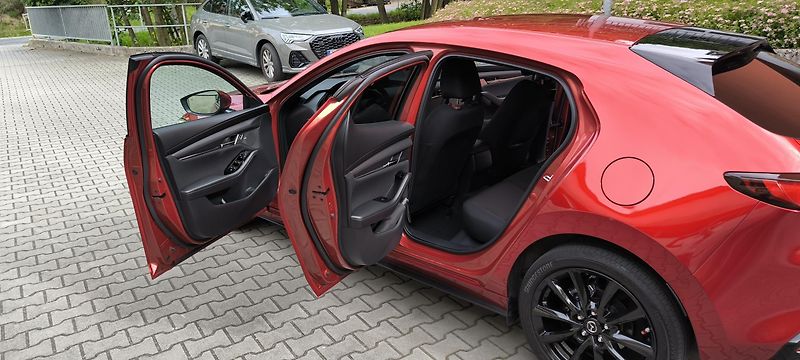 Mazda 3 (2022) Exclusive-line + BOSE - fotka 12 z 29
