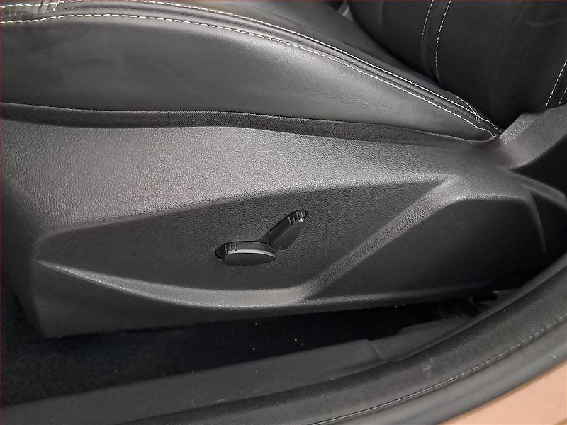 Ford Focus (2013) 1.0 EcoBoost, Tempomat - fotka 15 z 19