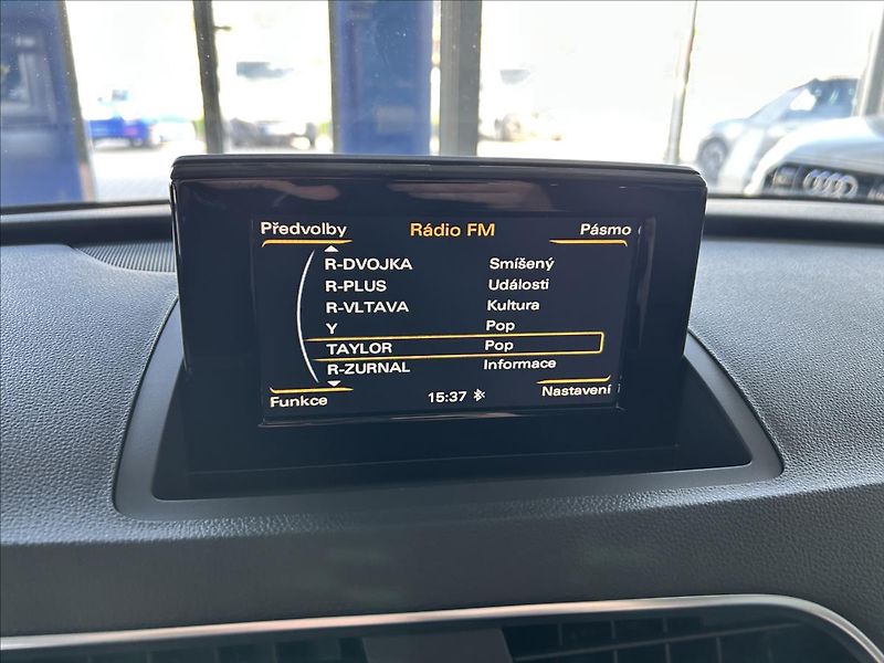 Audi Q3 1,4   TFSI 110kW,1.MAJ,SERVISK - fotka 12 z 24