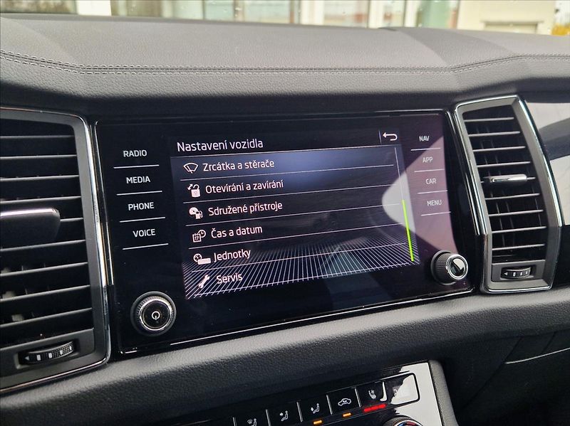 Škoda Kodiaq 2,0 TDI DSG L&K 4x4 TOP Stav - fotka 28 z 32