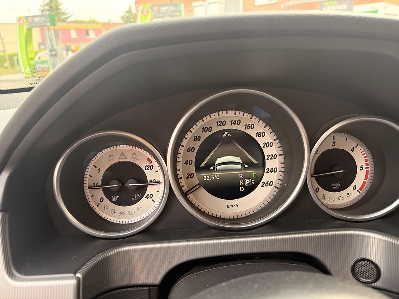 Mercedes-Benz Třídy E (2013) E220cdi - 125kw - fotka 15 z 16