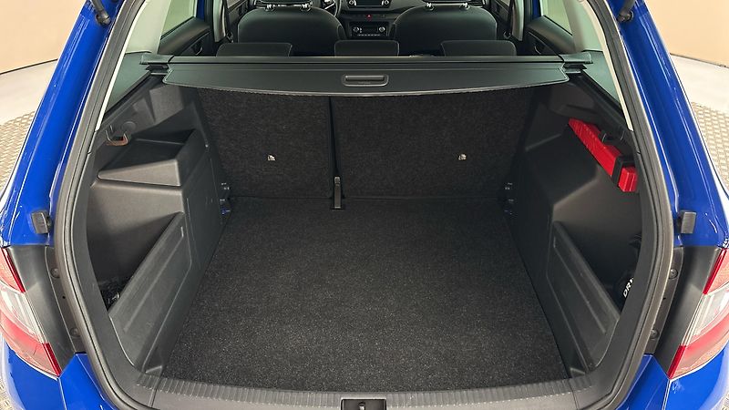 Škoda Fabia 1.0 TSI Black Combi - fotka 17 z 23