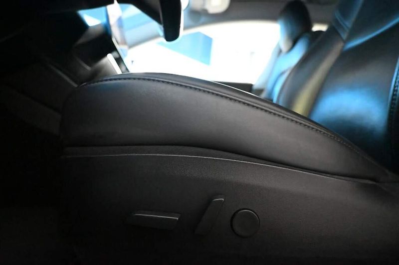 Tesla Model 3 (2019) AWD DUALMOTOR 350 KW LED Kamer - fotka 33 z 36
