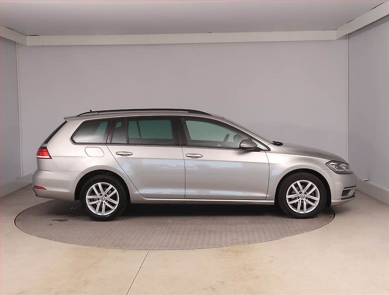 Volkswagen Golf (2017) Highline 2.0 TDI, Automat - fotka 6 z 16