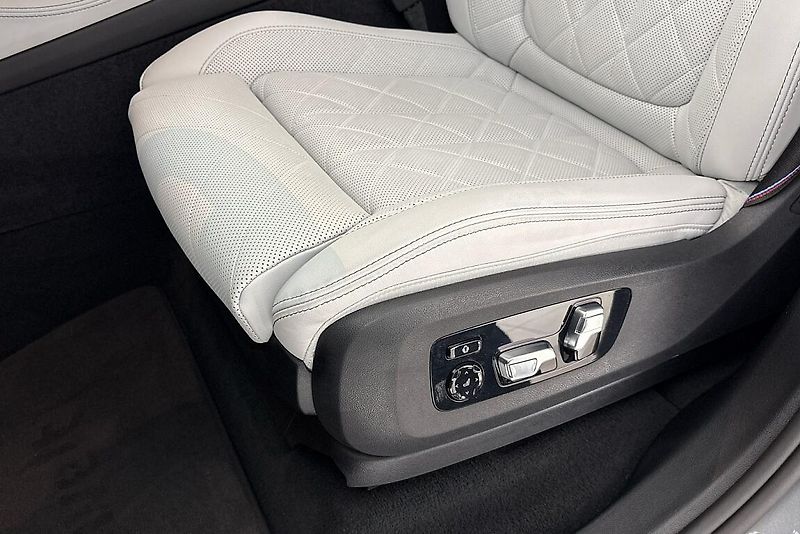 BMW X5 xDrive30d - fotka 7 z 29