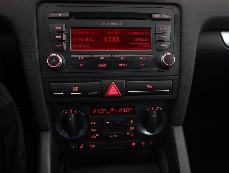 Audi A3 (2008) 1.4 TFSI, jezdí výborně - fotka 9 z 13