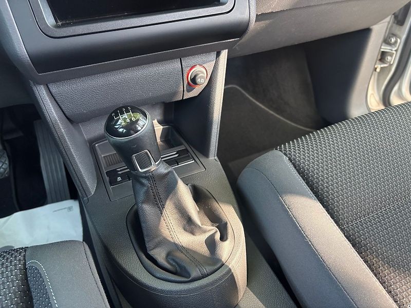 Volkswagen Touran 1.4TSi/2013/7MÍST,MAN6,103kW-Z - fotka 33 z 55