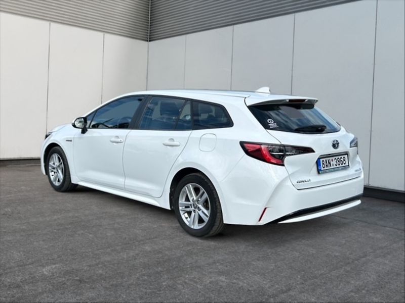 Toyota Corolla 1,8 TS 1.8Hyb. Active AT - fotka 4 z 11