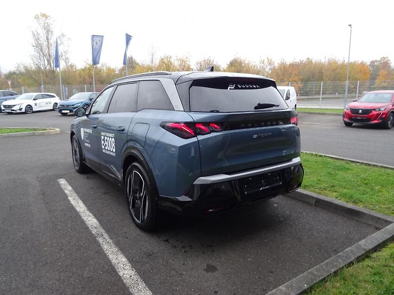 Peugeot 5008 (2024) e-GT 157 kW/210k (Bat. 73kWh) - fotka 6 z 60