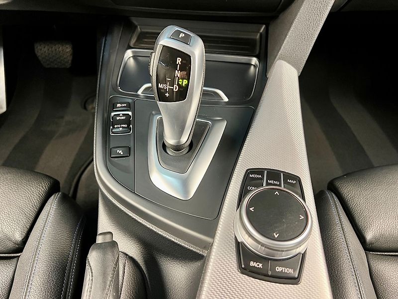 BMW Řada 3 320d GT xDrive M-PAKET - fotka 22 z 26