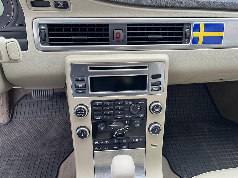 Volvo V70 2.4 D5 136 kW Automat - fotka 18 z 30