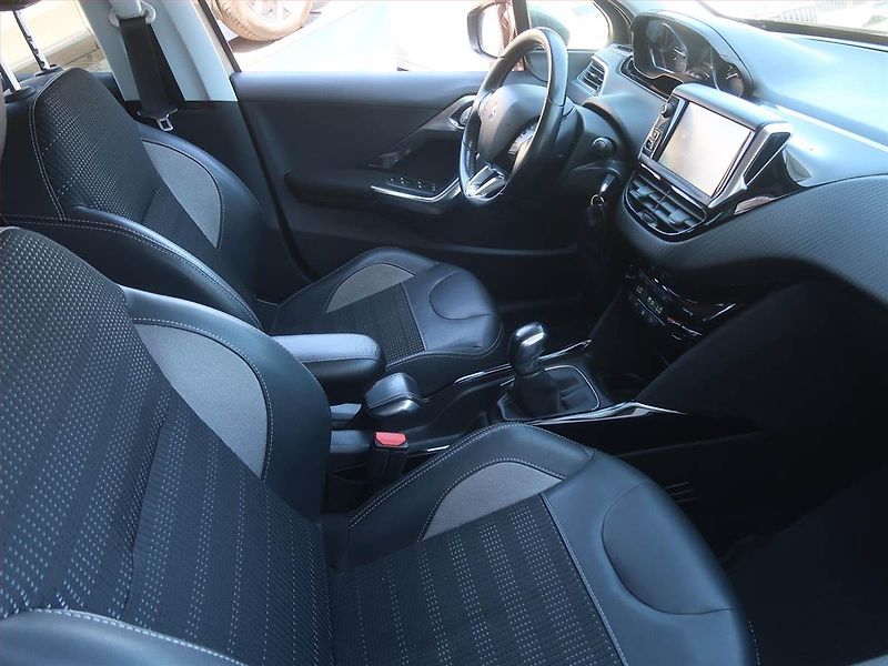 Peugeot 2008 (2017) 1.2 PureTech, Serv.kniha, Navi - fotka 9 z 13