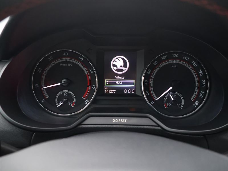 Škoda Octavia RS 2,0 TSI 169kW DSG 1.Maj. - fotka 18 z 33