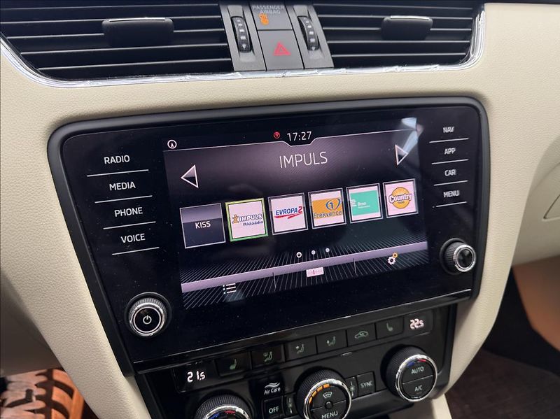 Škoda Octavia 1,6 TDi,Navi,digiklima,vyhř.se - fotka 21 z 33