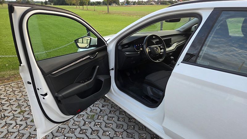 Škoda Octavia  1.0 TSI 81 kW, CZ, DPH, LED - fotka 9 z 30