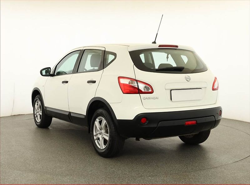 Nissan Qashqai (2013) 1.6, ČR,1.maj, Serv.kniha - fotka 4 z 13