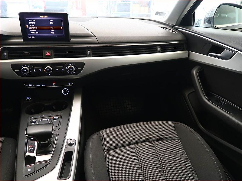 Audi A4 (2017) 2.0 TDI, Automat, Navi - fotka 8 z 19