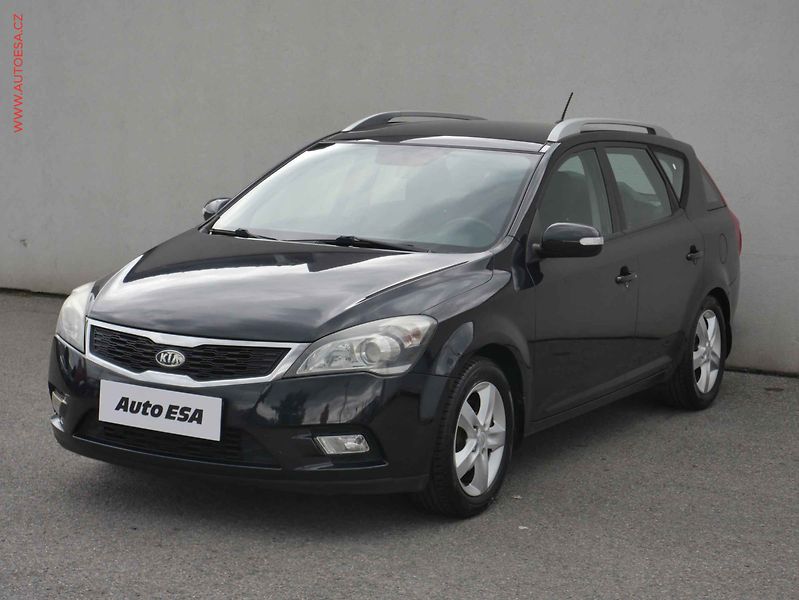 Kia Ceed (2010) 1.4 16V, ČR, Klima - fotka 3 z 13
